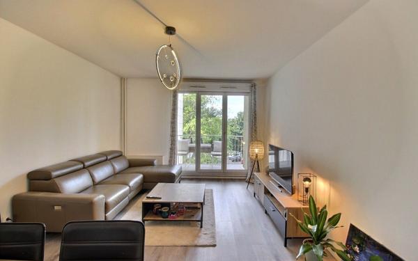 Appartement à vendre    4 pièces • 84,05 m2 Marseille 11