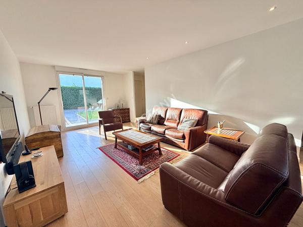 Maison de plain-pied à Avrillé, aucun travaux, beau jardin