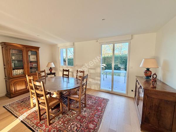 Maison de plain-pied à Avrillé, aucun travaux, beau jardin