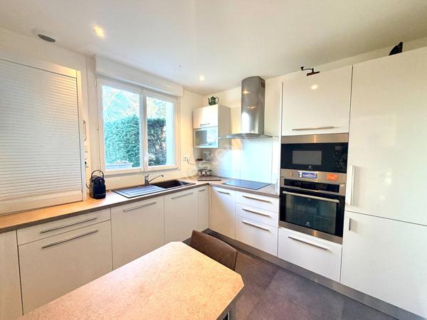 Maison de plain-pied à Avrillé, aucun travaux, beau jardin