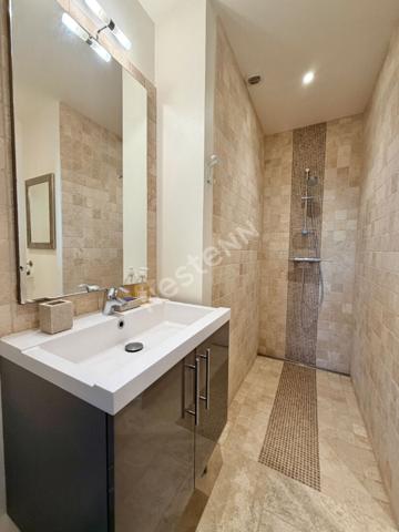 Maison de plain-pied à Avrillé, aucun travaux, beau jardin