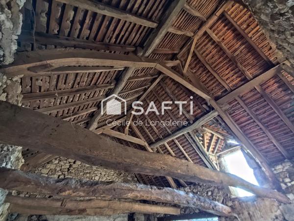 BATIMENTS EN TRES BON ETAT - TOITURE IMPECCABLE