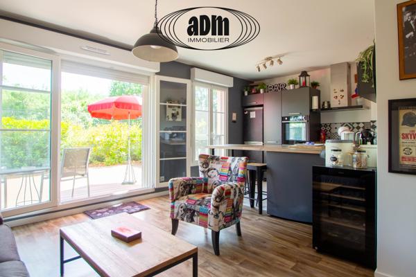 Rez de jardin
                                                                                                                                                                                                                                                                                                                        3 pièce(s)                                                                                                                                                                                                          2 chambre(s)                                                                                                                                                                                                          64.1  m²