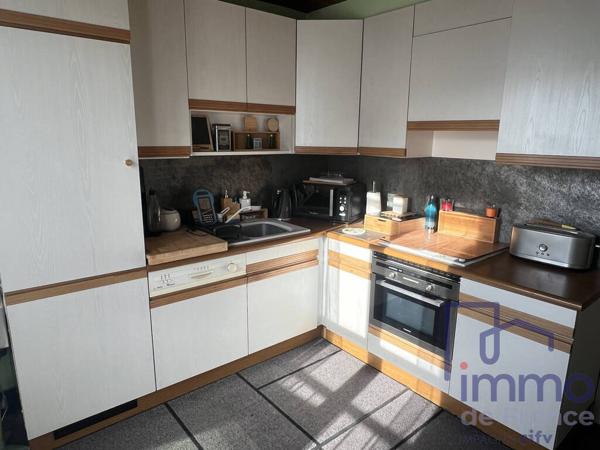 Saint-Etienne/Bellevue appartement de Type T4 en dernier étage