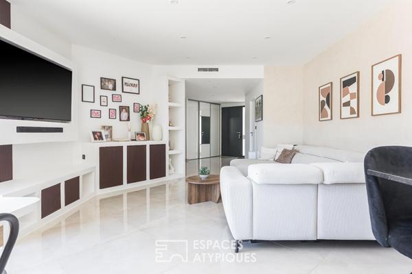 Plain-pied contemporain avec piscine lagon