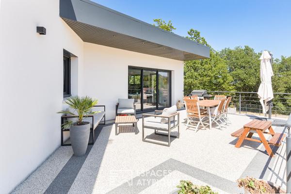 Plain-pied contemporain avec piscine lagon