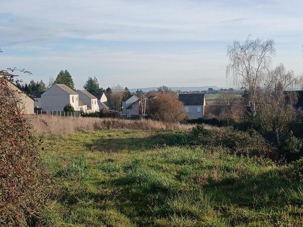 Rare. Terrain viabilisé de 1300 m².159 000€ FAI.