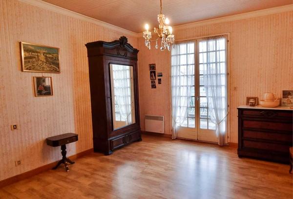 Spacieuse maison avec atelier de 220 m², terrasses, garages et jardin de 600m²