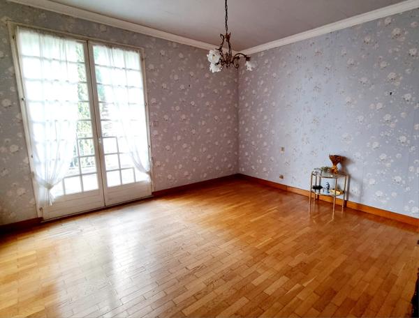 Spacieuse maison avec atelier de 220 m², terrasses, garages et jardin de 600m²