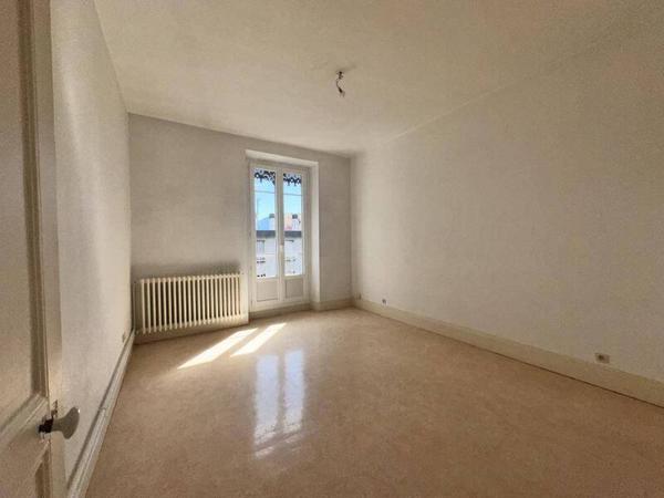 Appartement 3 pièces                                        - 38000 Grenoble Réf : 3981