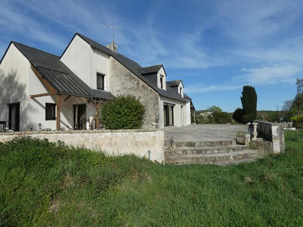 Maison  d'architecte de 200m2 - en très bon état - sur près 95 000m2 !