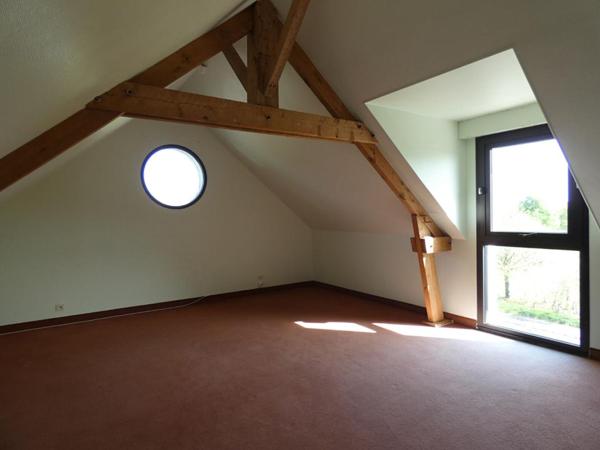 Maison  d'architecte de 200m2 - en très bon état - sur près 95 000m2 !