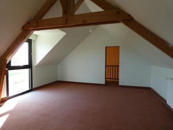 Maison  d'architecte de 200m2 - en très bon état - sur près 95 000m2 !