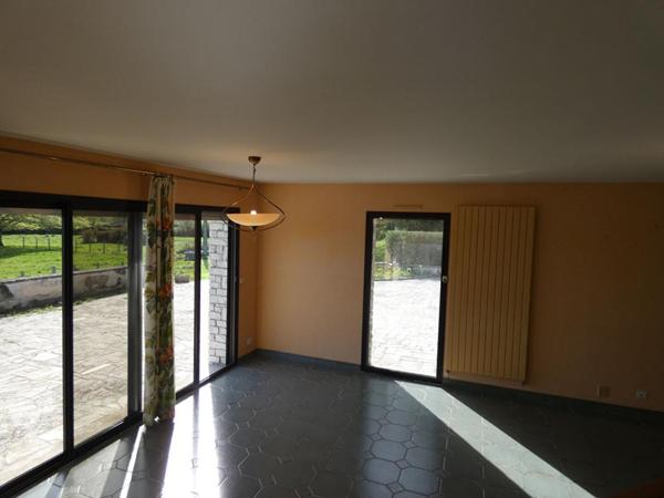 Maison  d'architecte de 200m2 - en très bon état - sur près 95 000m2 !