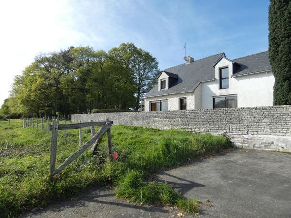 Maison  d'architecte de 200m2 - en très bon état - sur près 95 000m2 !