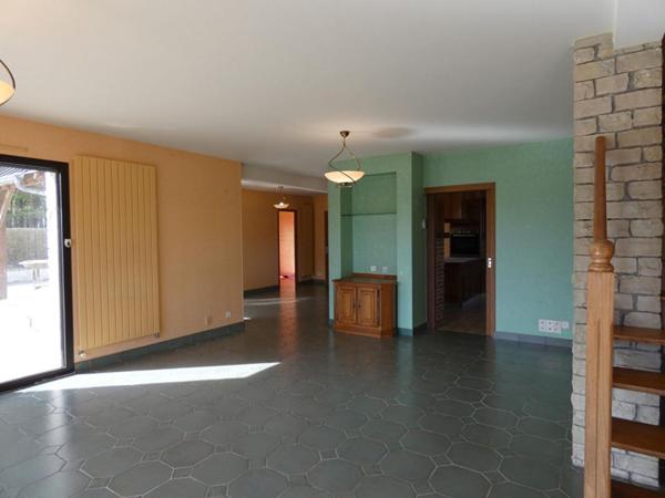 Maison  d'architecte de 200m2 - en très bon état - sur près 95 000m2 !