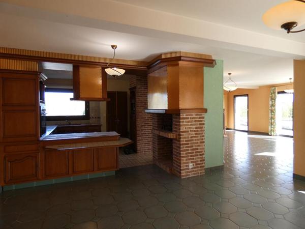 Maison  d'architecte de 200m2 - en très bon état - sur près 95 000m2 !