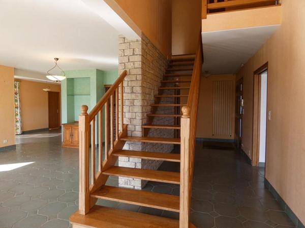 Maison  d'architecte de 200m2 - en très bon état - sur près 95 000m2 !