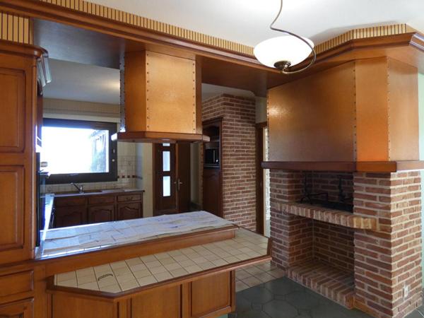 Maison  d'architecte de 200m2 - en très bon état - sur près 95 000m2 !