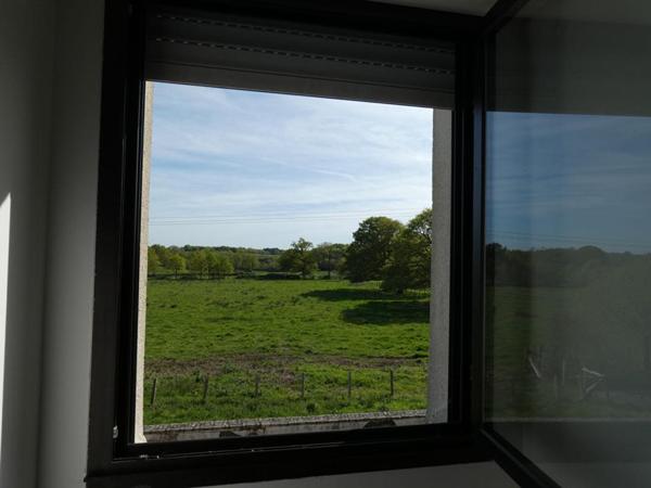 Maison  d'architecte de 200m2 - en très bon état - sur près 95 000m2 !