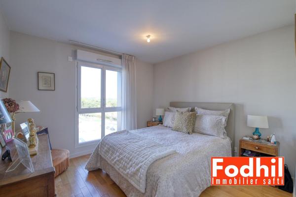 Appartement 4 pièces 91 m²- 5éme et dernier étage avec terrasse, 2 parkings et 2 caves