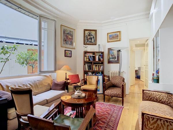 Rue Philibert Delorme - T3 de 68 m² au RDC - Professions libérales autorisées