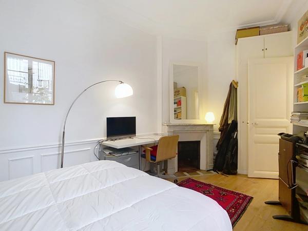 Rue Philibert Delorme - T3 de 68 m² au RDC - Professions libérales autorisées