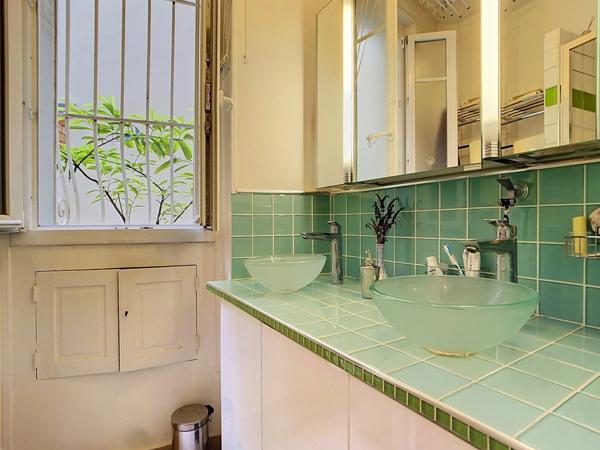 Rue Philibert Delorme - T3 de 68 m² au RDC - Professions libérales autorisées