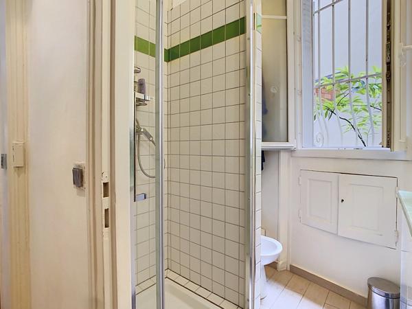 Rue Philibert Delorme - T3 de 68 m² au RDC - Professions libérales autorisées