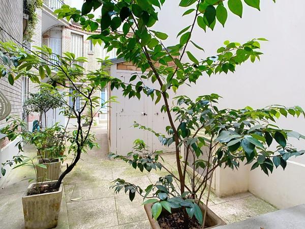 Rue Philibert Delorme - T3 de 68 m² au RDC - Professions libérales autorisées
