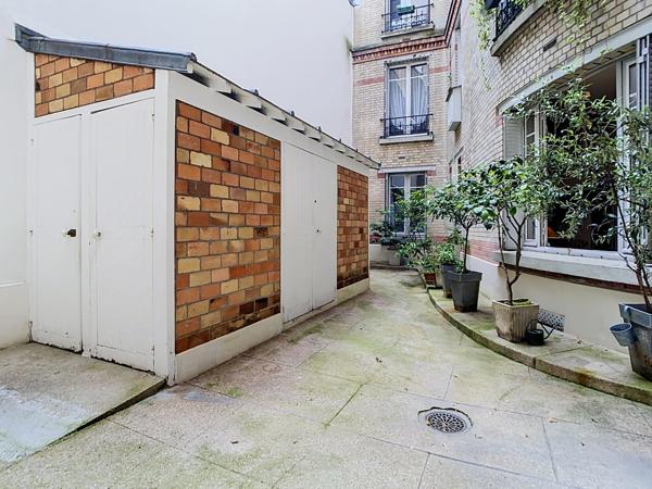 Rue Philibert Delorme - T3 de 68 m² au RDC - Professions libérales autorisées