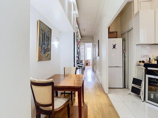 Rue Philibert Delorme - T3 de 68 m² au RDC - Professions libérales autorisées