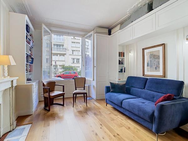 Rue Philibert Delorme - T3 de 68 m² au RDC - Professions libérales autorisées