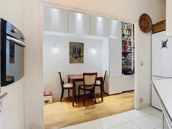 Rue Philibert Delorme - T3 de 68 m² au RDC - Professions libérales autorisées