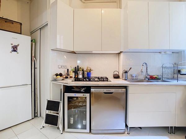 Rue Philibert Delorme - T3 de 68 m² au RDC - Professions libérales autorisées