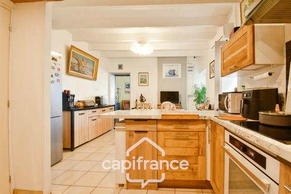 Maison rénovée à vendre 4 pièces SAINT JEAN D'ANGELY (17) avec atelier, cour et jardin potager de 421m²