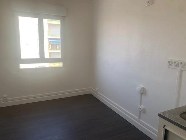 Location                                                      Appartement
                        
                     3 pièces                      51 m2                     à Perpignan