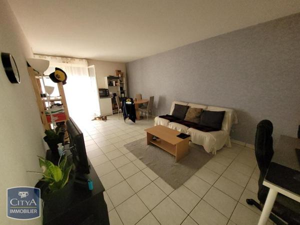 Appartement à louer 2 pièces 48.19m² Blois (41000)