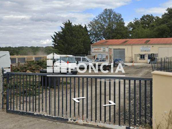 Location Local commercial 2 pièces 200 m² - 15 RUE DE FLEURY Villiers En Biere 77190