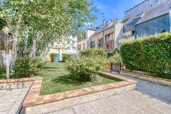 Maison de ville, 6 pièces, hyper centre Notre-Dame, double box intégré