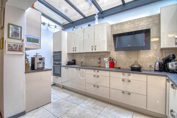 Maison de ville, 6 pièces, hyper centre Notre-Dame, double box intégré