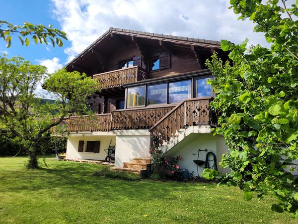 FAVERGES. CHALET AVEC TERRAIN DE 853M²