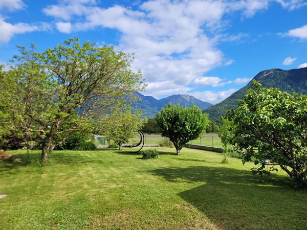 FAVERGES. CHALET AVEC TERRAIN DE 853M²