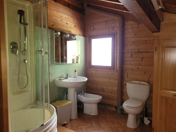 FAVERGES. CHALET AVEC TERRAIN DE 853M²