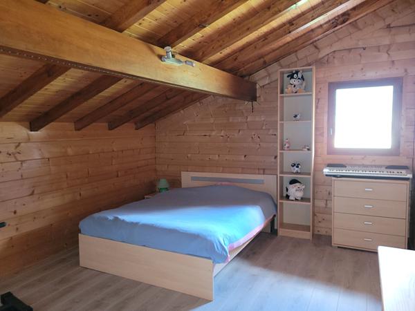 FAVERGES. CHALET AVEC TERRAIN DE 853M²
