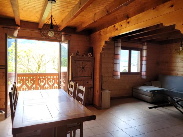FAVERGES. CHALET AVEC TERRAIN DE 853M²