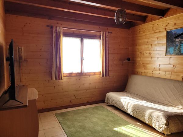 FAVERGES. CHALET AVEC TERRAIN DE 853M²