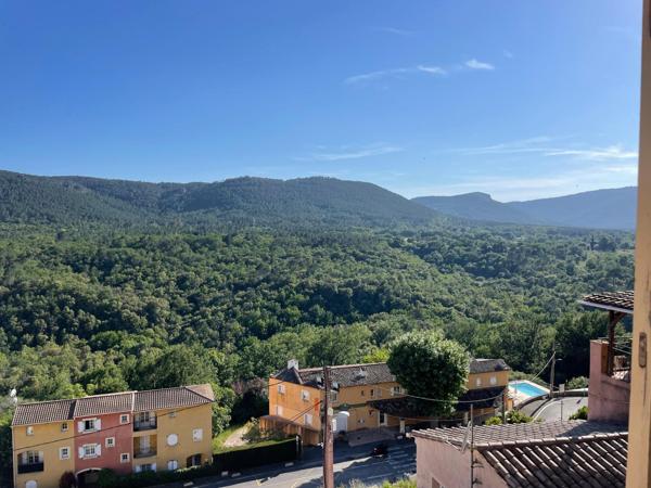 F2 neuf avec terrasse tropézienne, clé en main, cuisine équipée, vue collines,  à 20 min de la mer