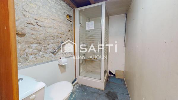 Maison en pierre à rénover – 5 pièces – 110 m² – Centre de Châteaubernard