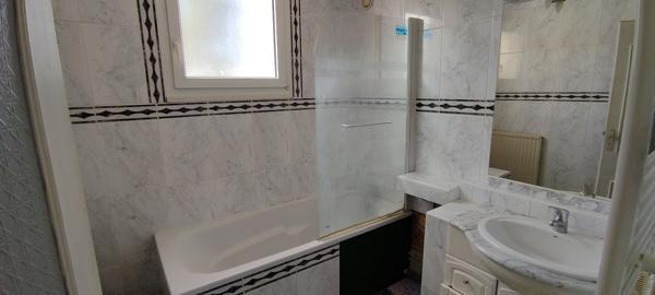 À VENDRE JOLI 3 PIÈCES 73.68 m2 AVEC TERRASSE ET VUE DÉGAGÉE.